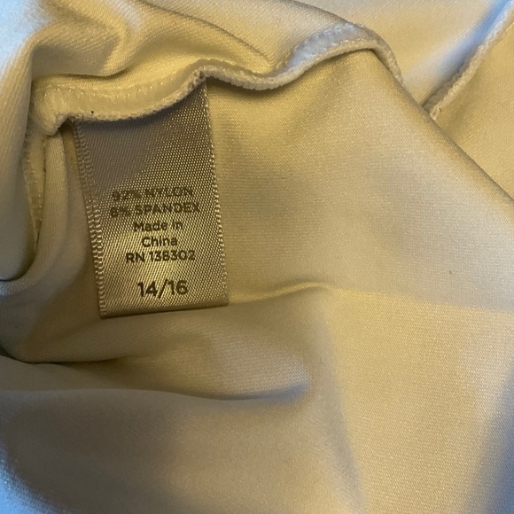 Avenue Classic White Tank Top - Picture 6 of 7